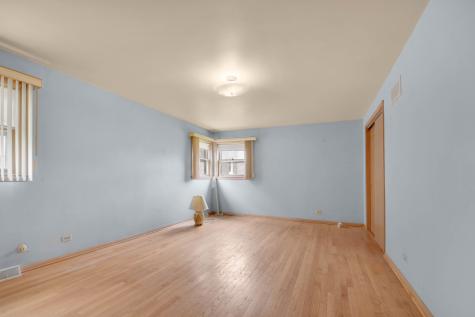 843 West 34th Place Chicago IL 60608
