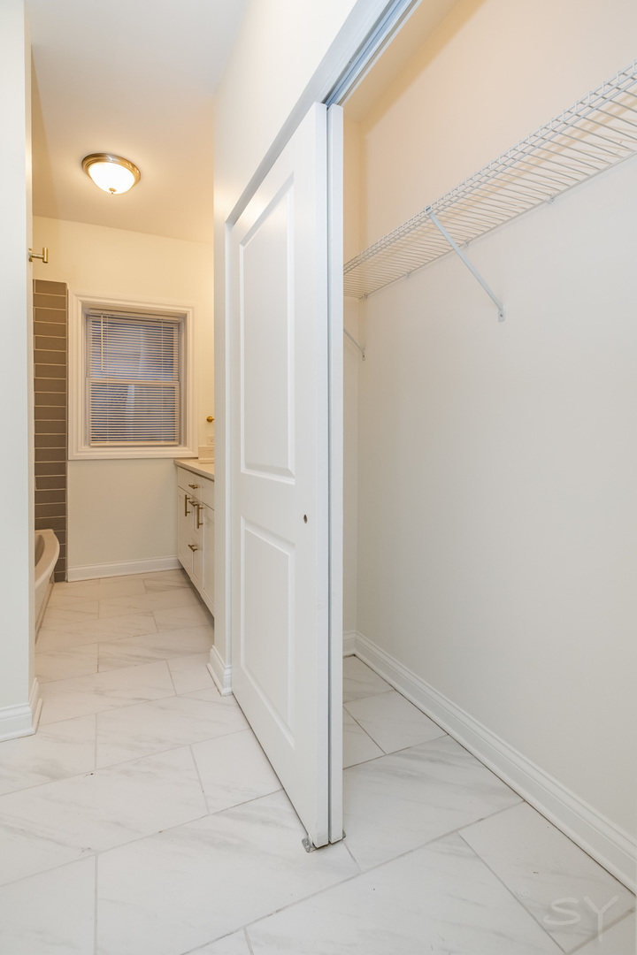 6711 South Paxton Avenue Chicago IL 60649
