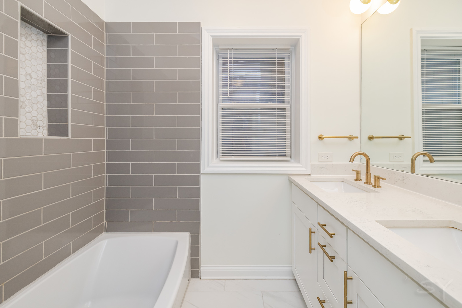 6711 South Paxton Avenue Chicago IL 60649