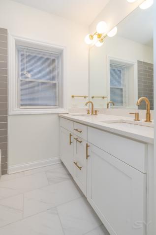 6711 South Paxton Avenue Chicago IL 60649