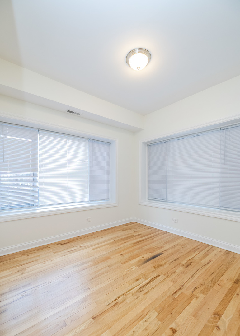 6711 South Paxton Avenue Chicago IL 60649