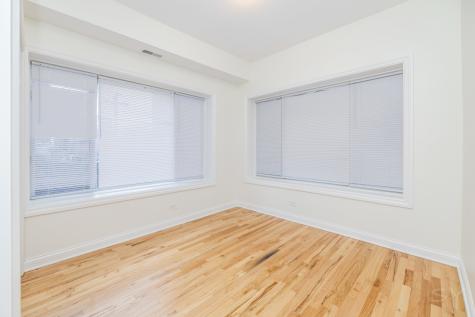 6711 South Paxton Avenue Chicago IL 60649