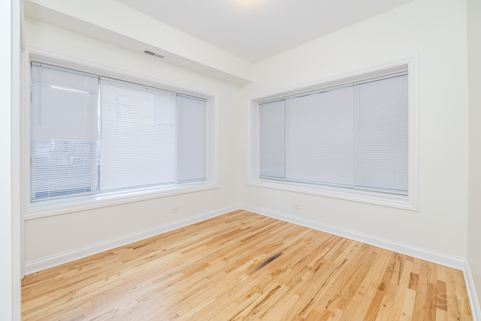 6711 South Paxton Avenue Chicago IL 60649