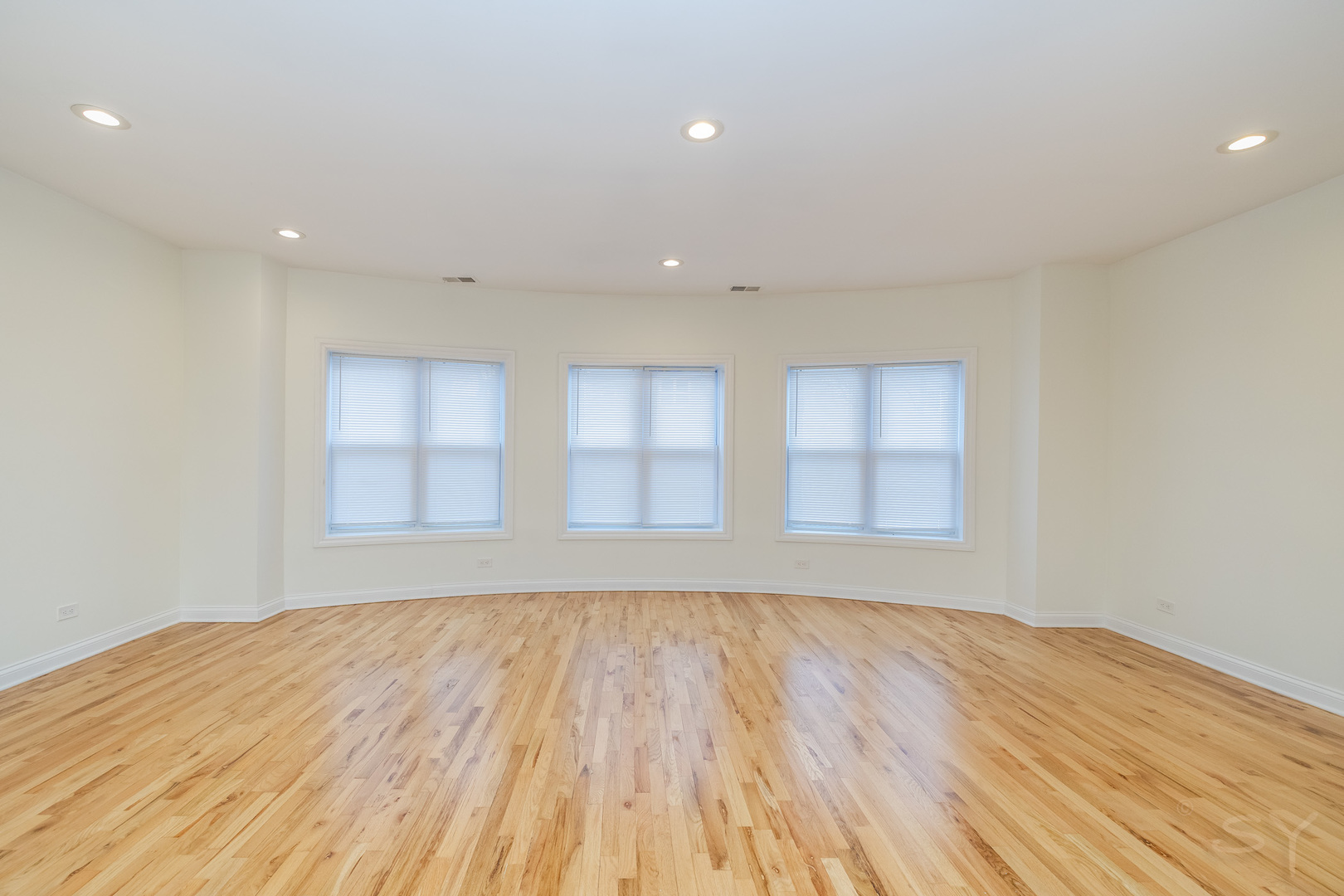 6711 South Paxton Avenue Chicago IL 60649