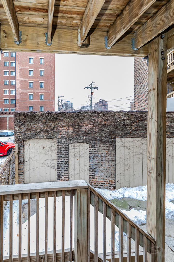 6711 South Paxton Avenue Chicago IL 60649