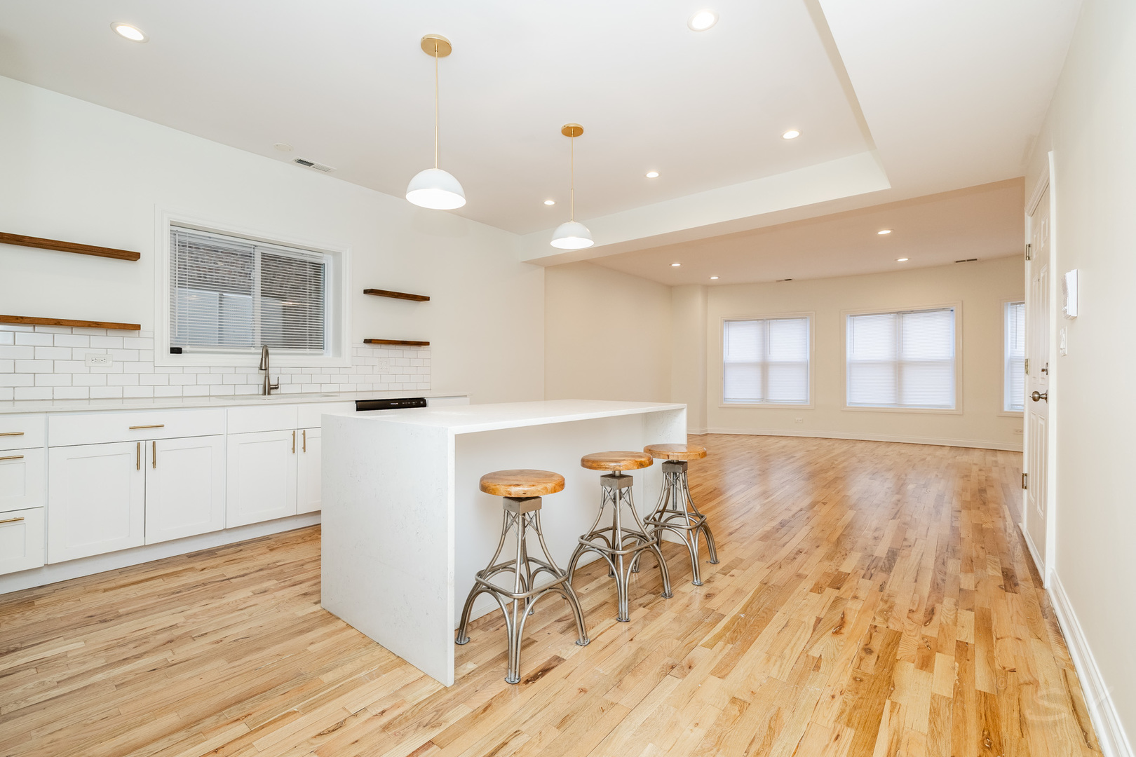 6711 South Paxton Avenue Chicago IL 60649