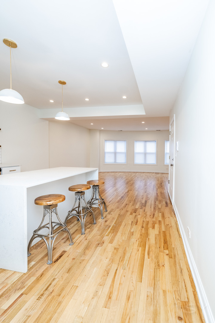 6711 South Paxton Avenue Chicago IL 60649