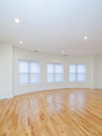 6711 South Paxton Avenue Chicago IL 60649