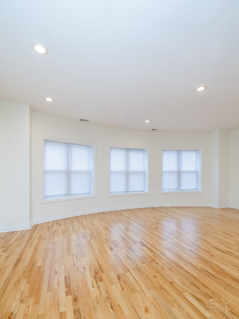6711 South Paxton Avenue Chicago IL 60649