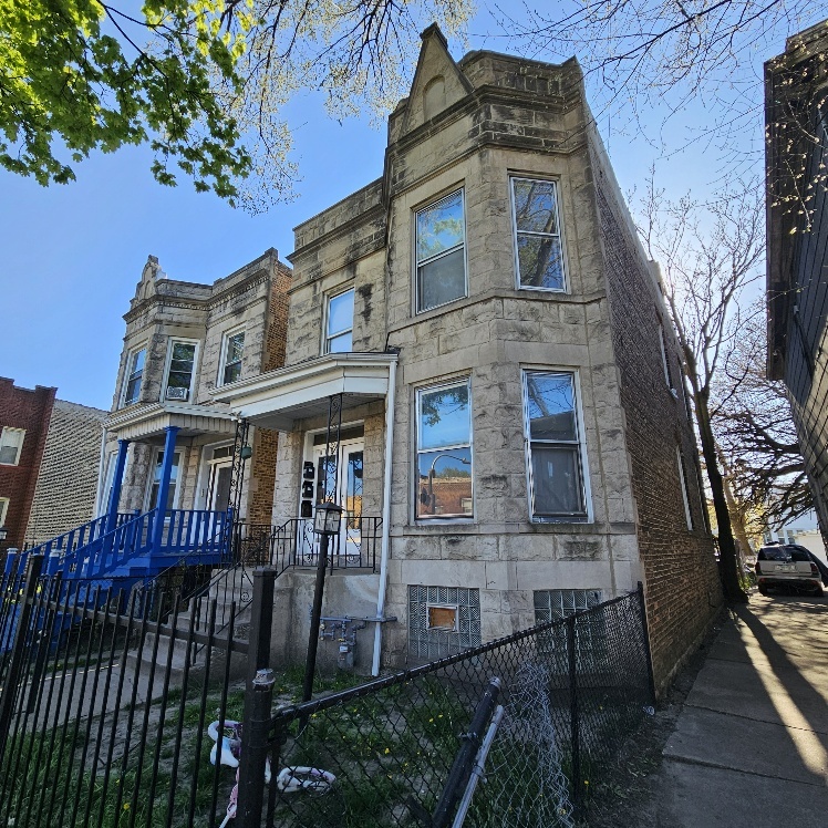 212 North Leamington Avenue Chicago IL 60644