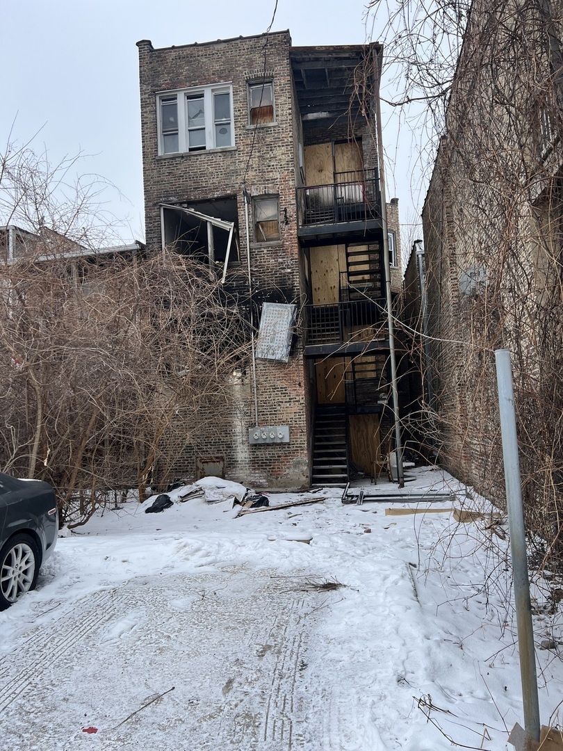 3827 West Fillmore Street Chicago IL 60624