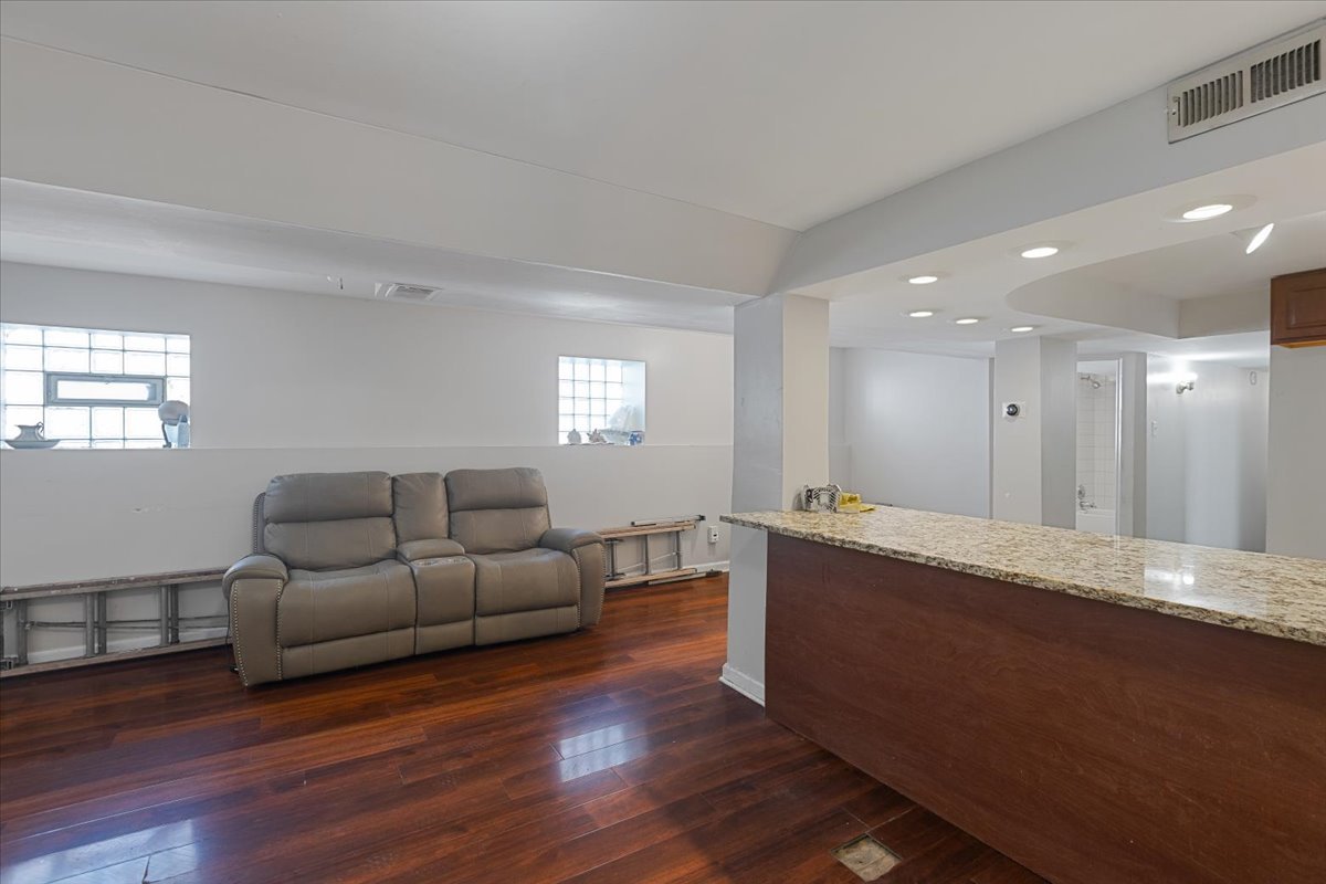 5319 South Indiana Avenue Chicago IL 60615