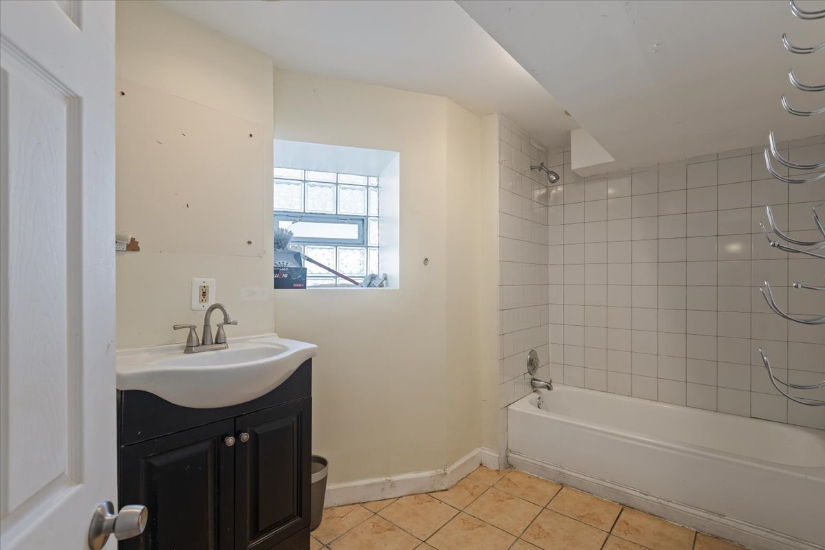 5319 South Indiana Avenue Chicago IL 60615