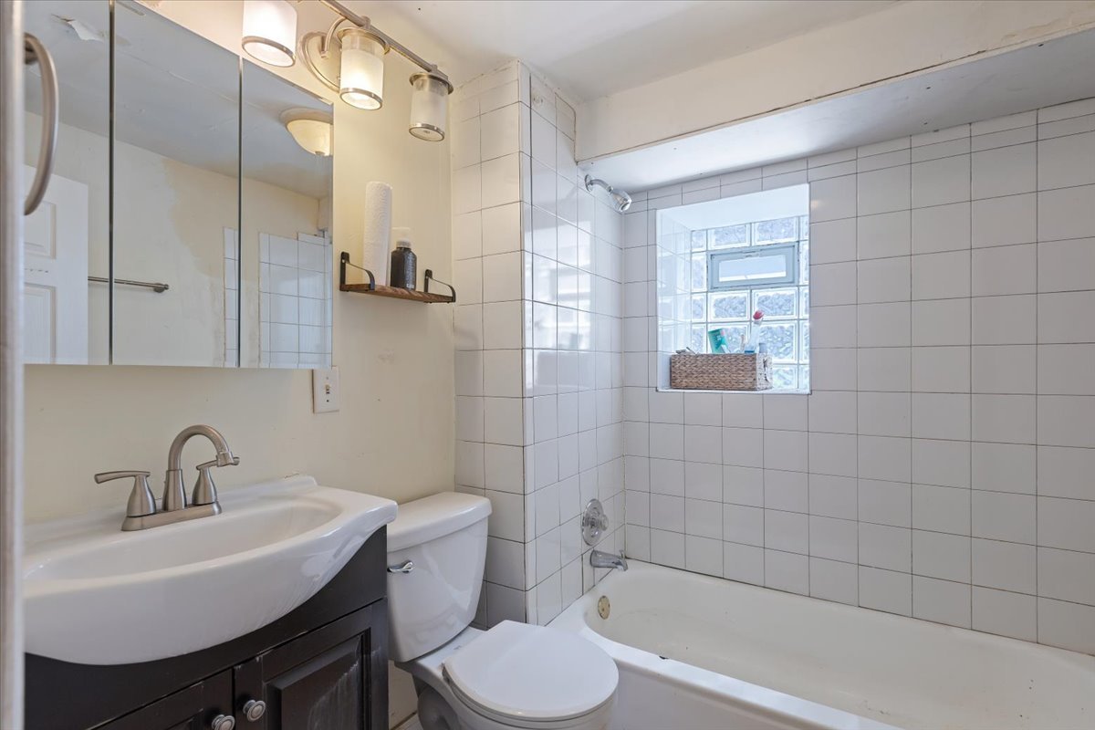 5319 South Indiana Avenue Chicago IL 60615
