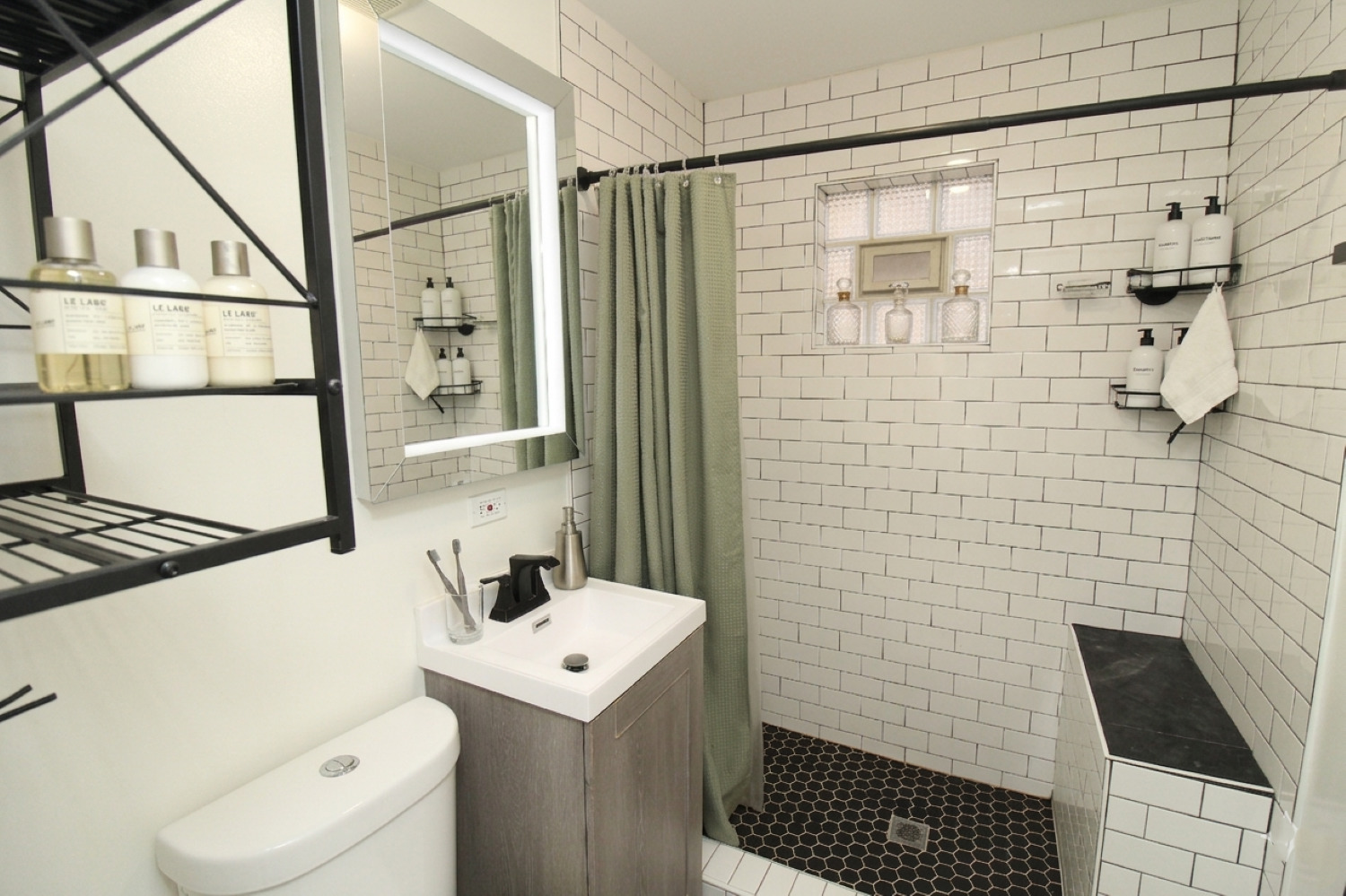 3541 North Damen Avenue Chicago IL 60618