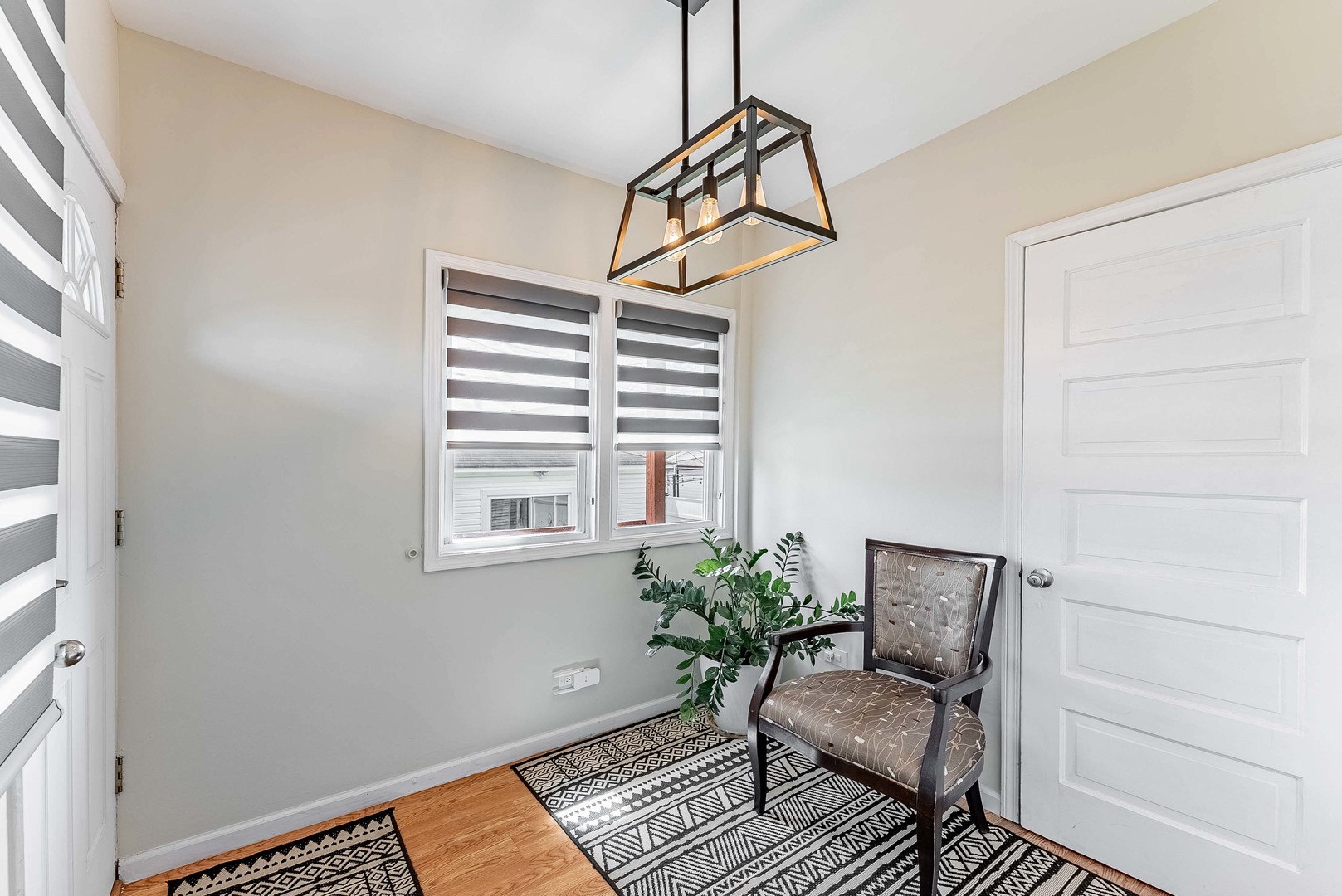 5615 West Henderson Street Chicago IL 60634