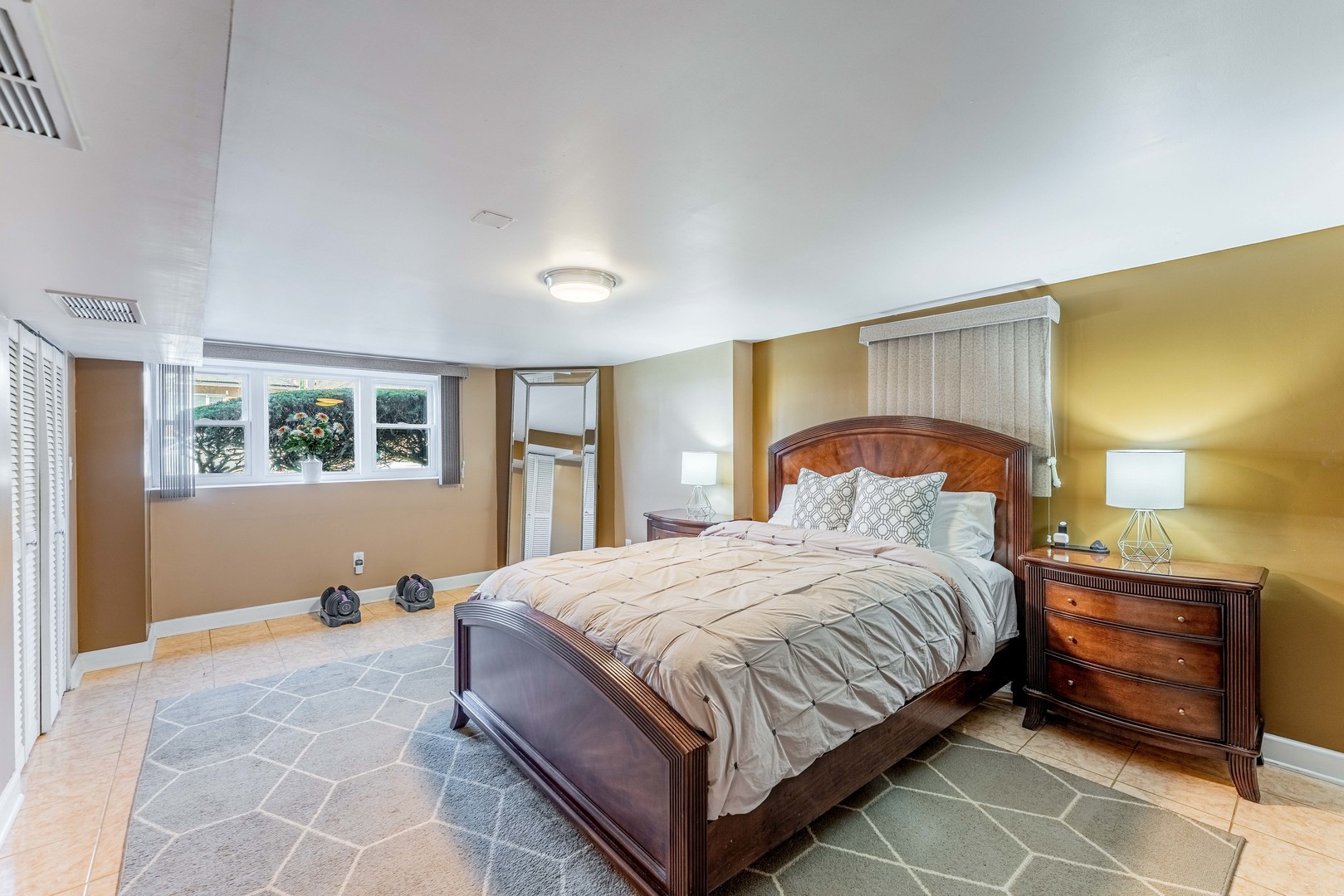 5615 West Henderson Street Chicago IL 60634