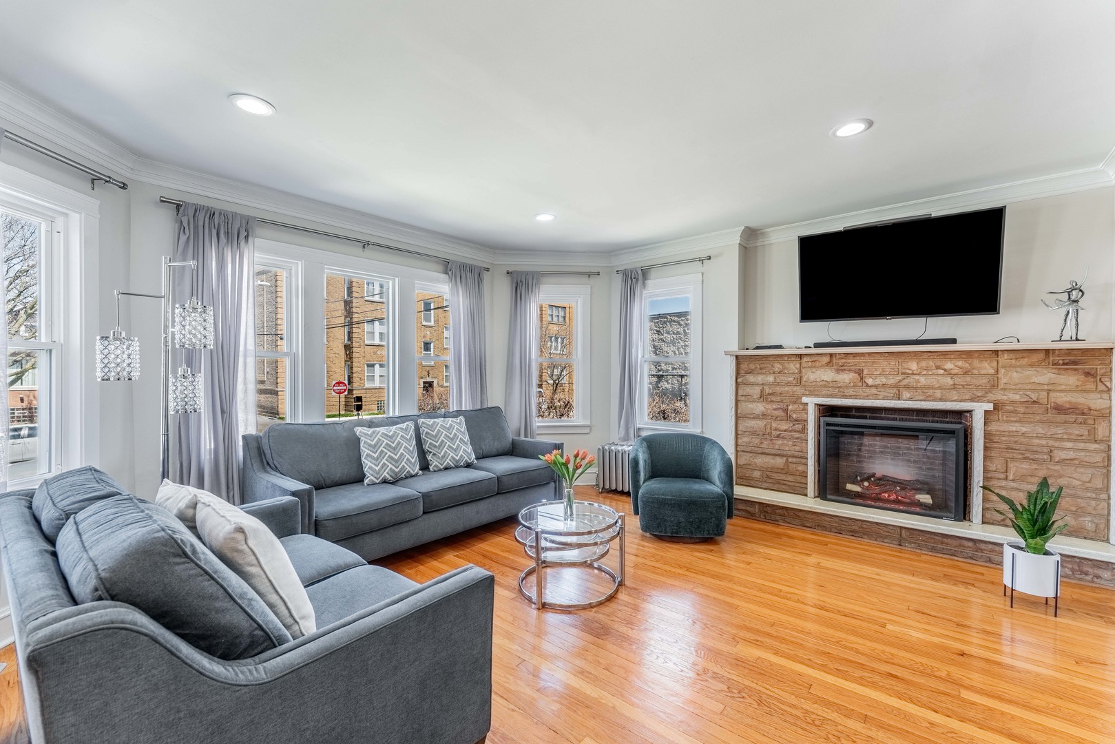 5615 West Henderson Street Chicago IL 60634