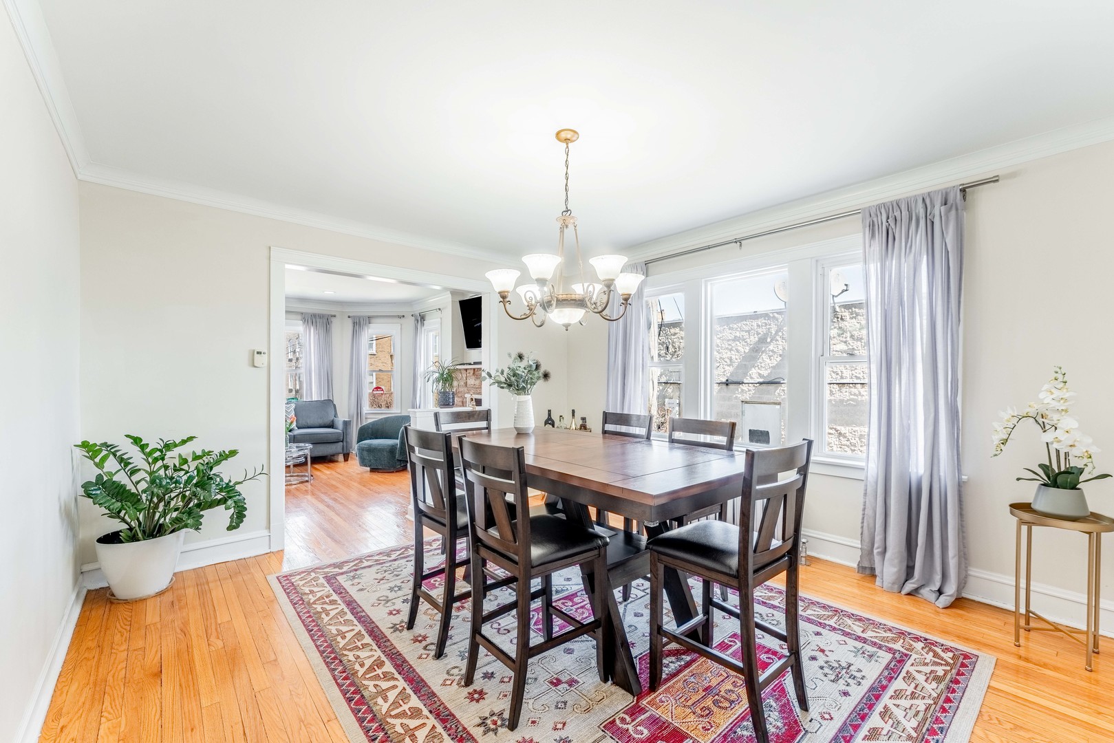 5615 West Henderson Street Chicago IL 60634