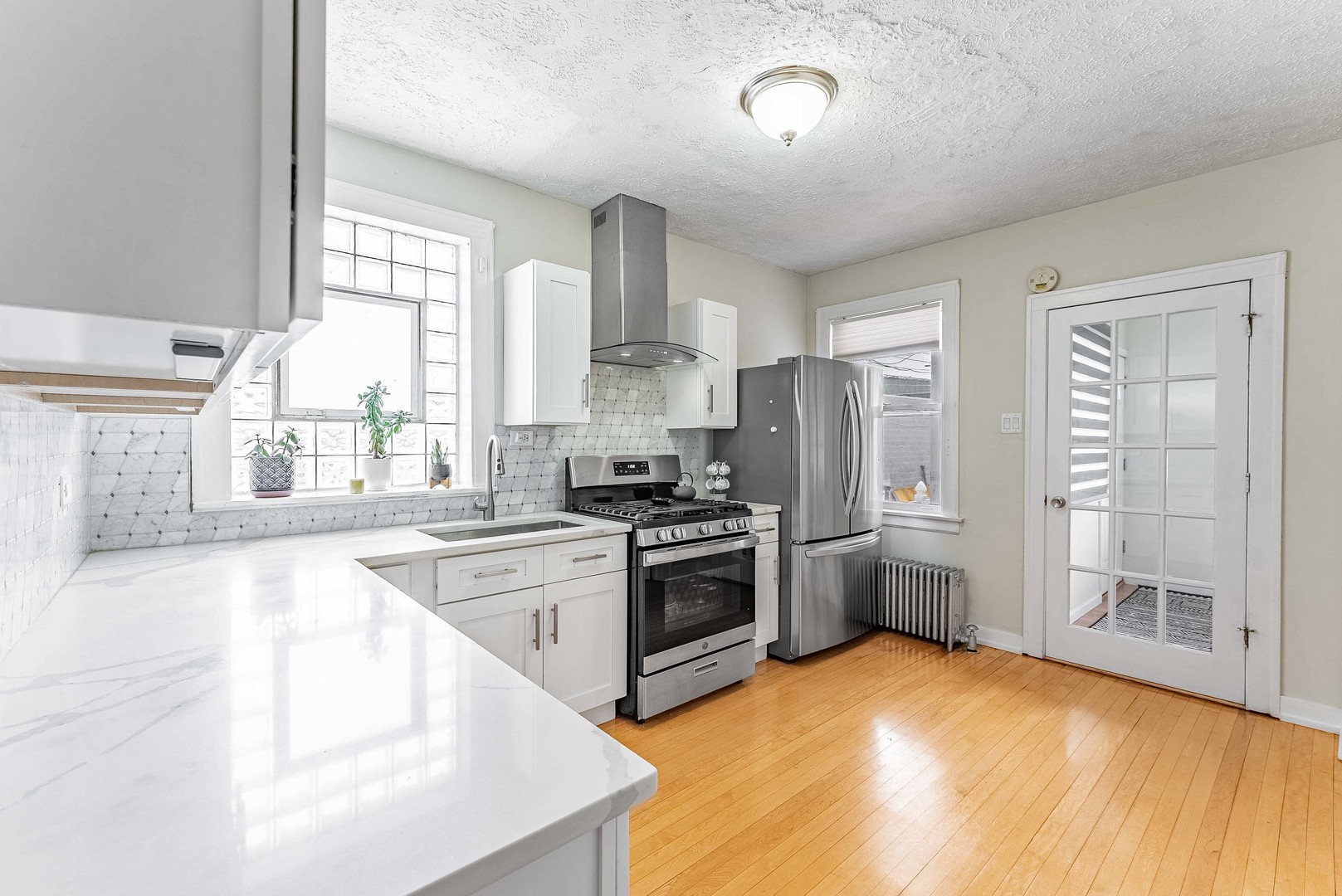 5615 West Henderson Street Chicago IL 60634