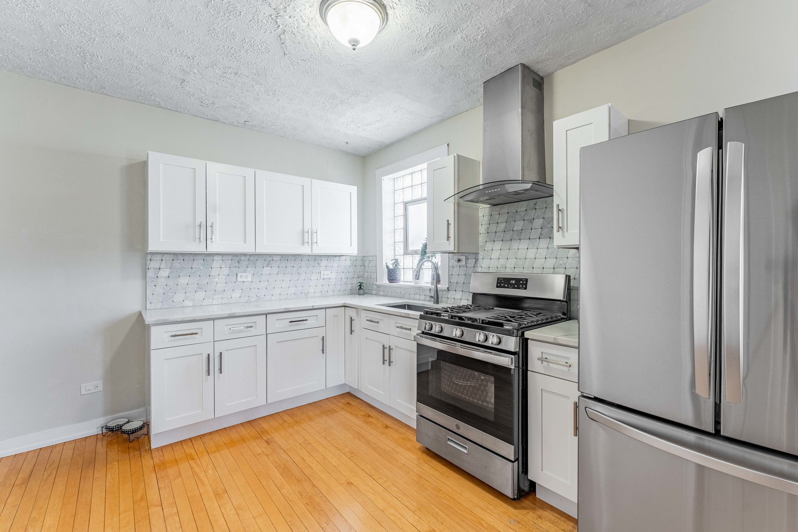5615 West Henderson Street Chicago IL 60634