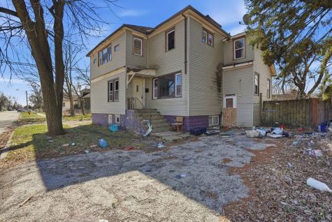 122 West 150th Street Harvey IL 60426