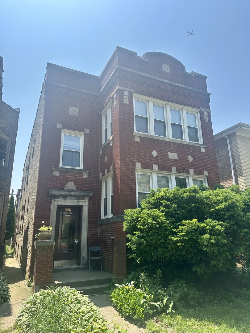 2527 West Argyle Street Chicago IL 60625
