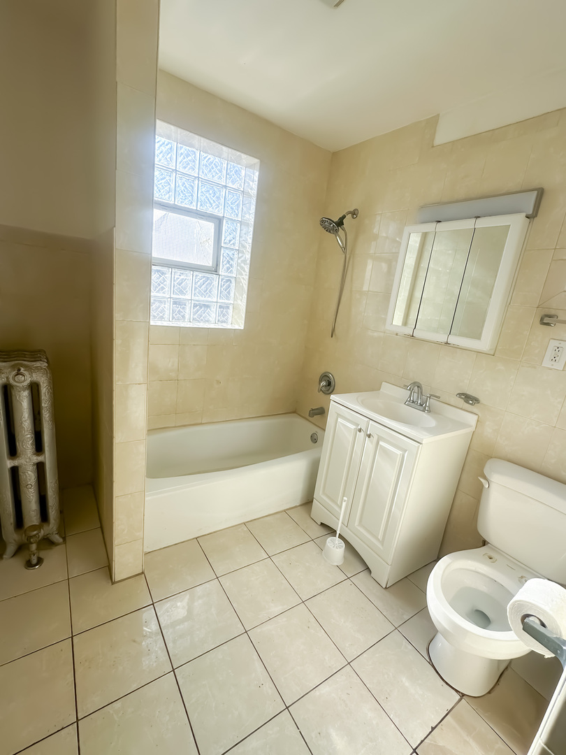 8004 South May Street Chicago IL 60620
