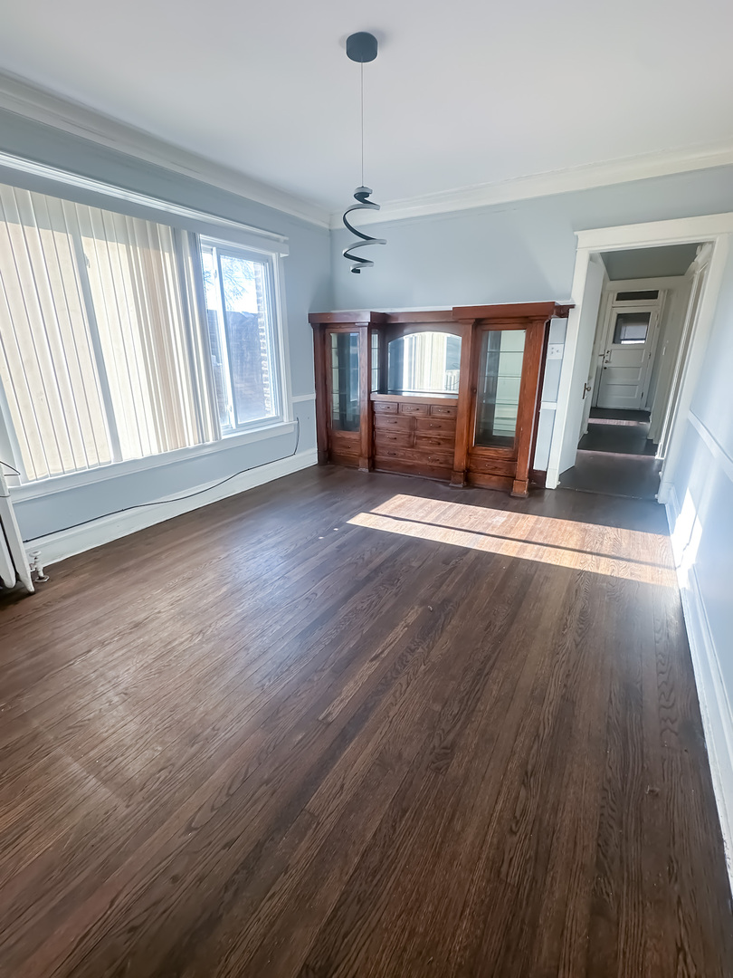 8004 South May Street Chicago IL 60620