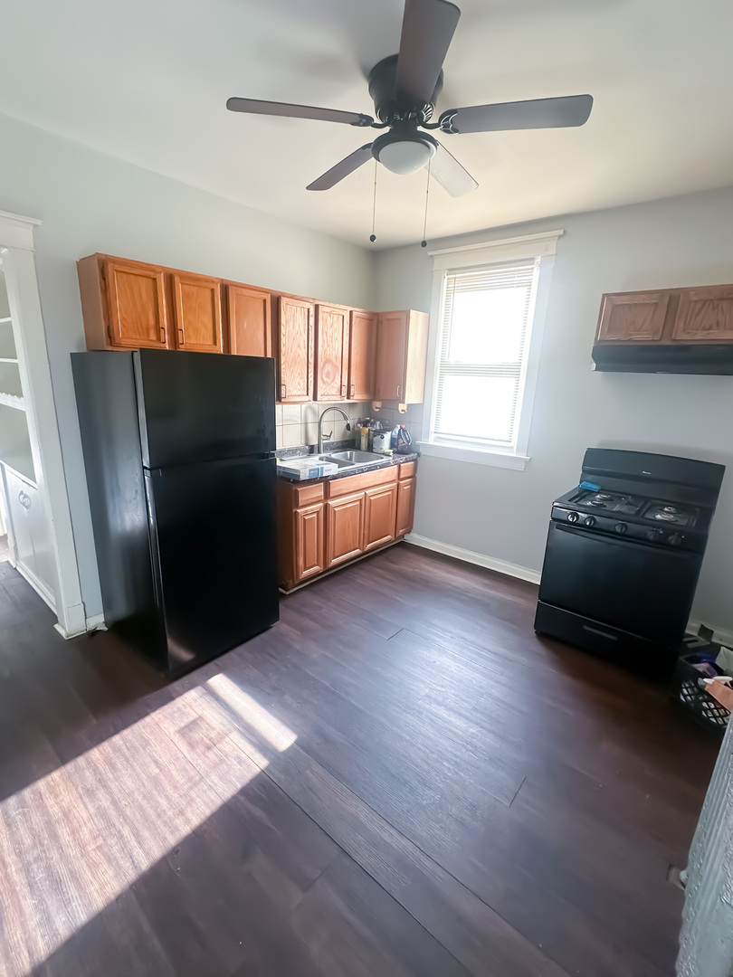 8004 South May Street Chicago IL 60620