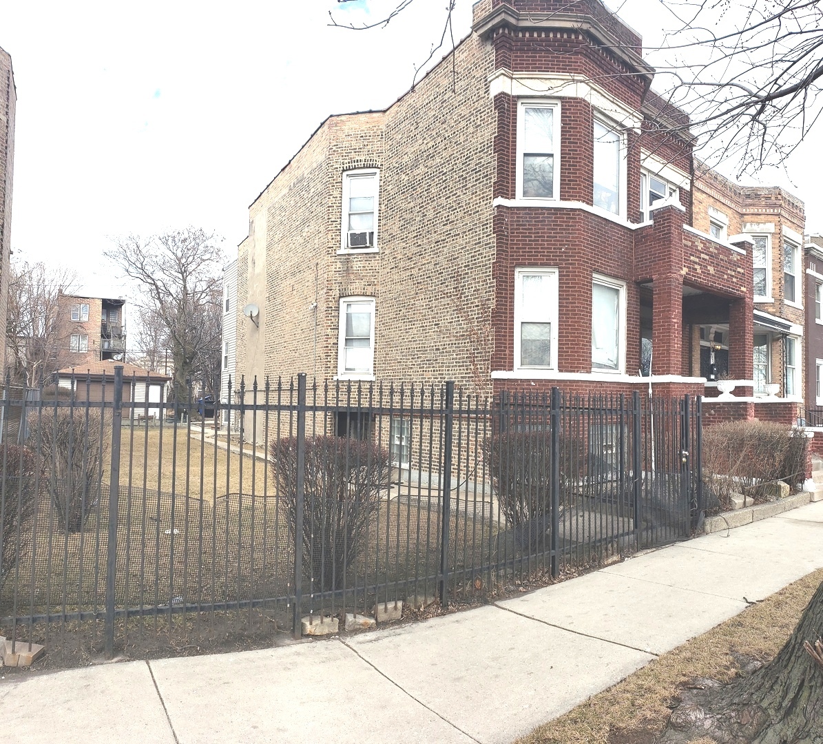4234 West Congress Parkway Chicago IL 60624