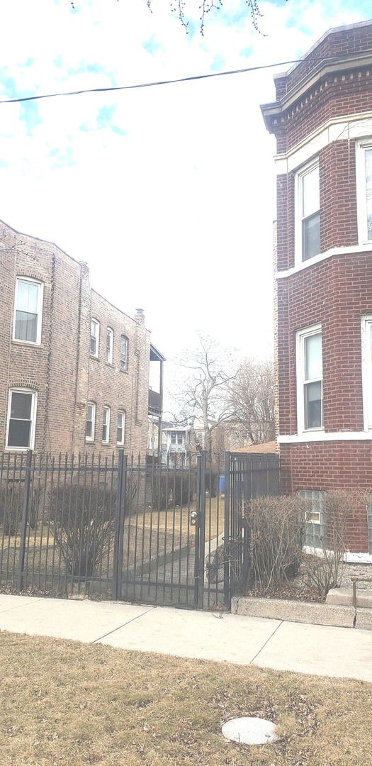 4234 West Congress Parkway Chicago IL 60624