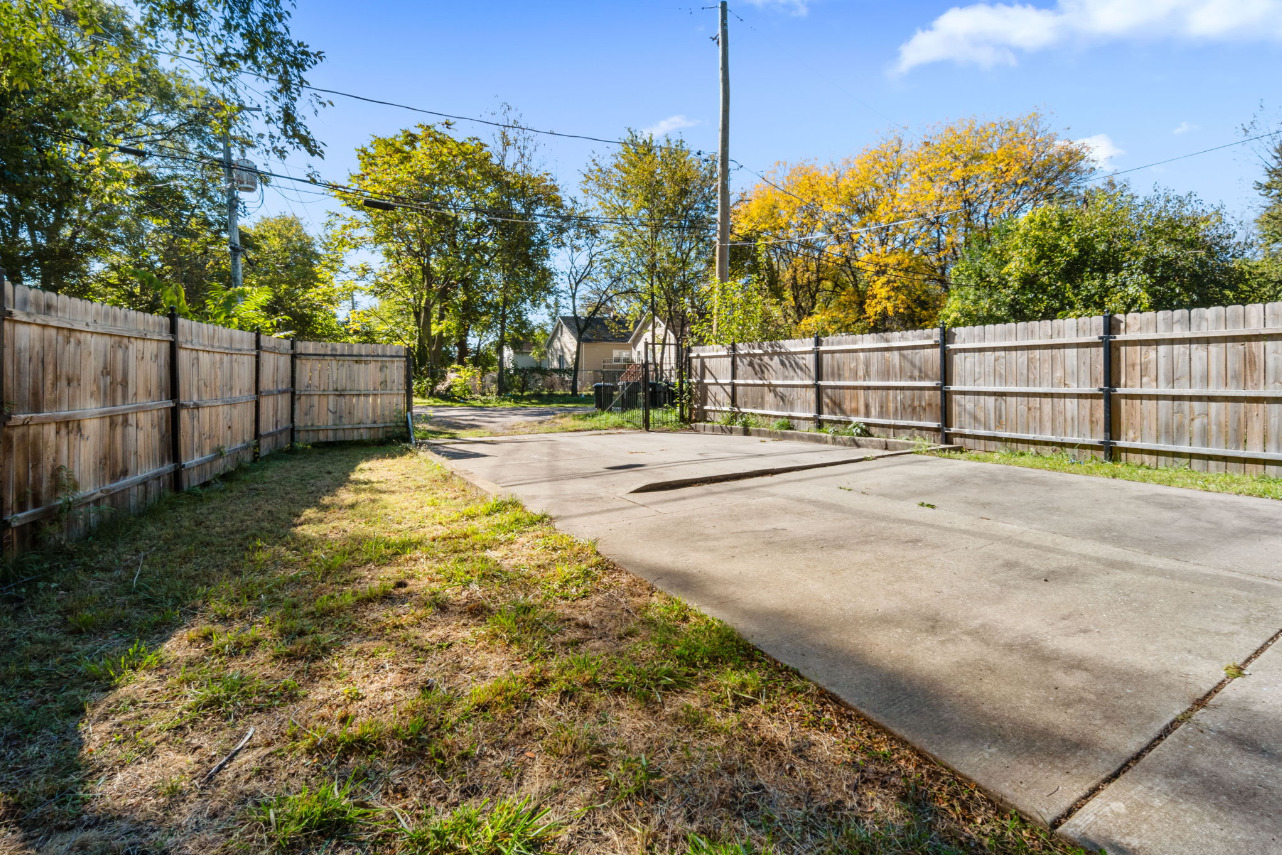 447 West 81st Street Chicago IL 60620