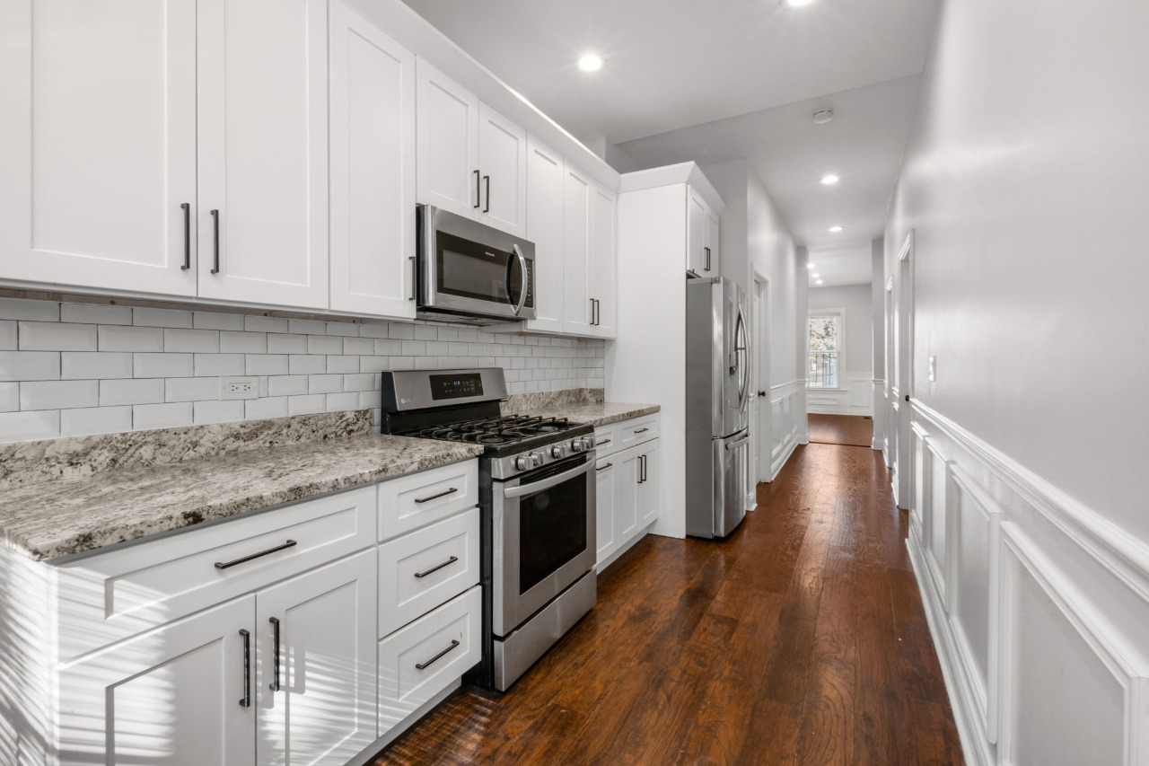 447 West 81st Street Chicago IL 60620