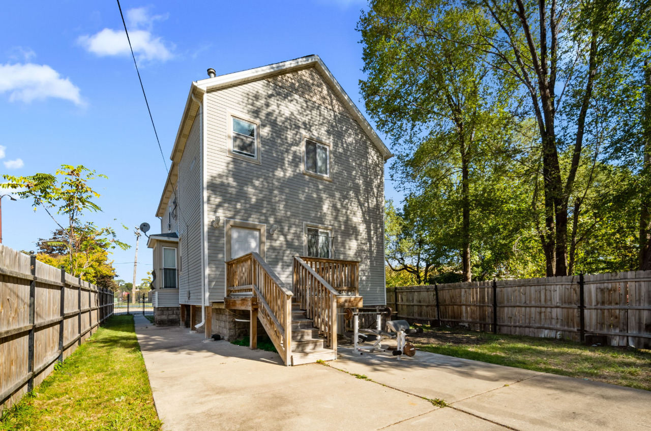 447 West 81st Street Chicago IL 60620