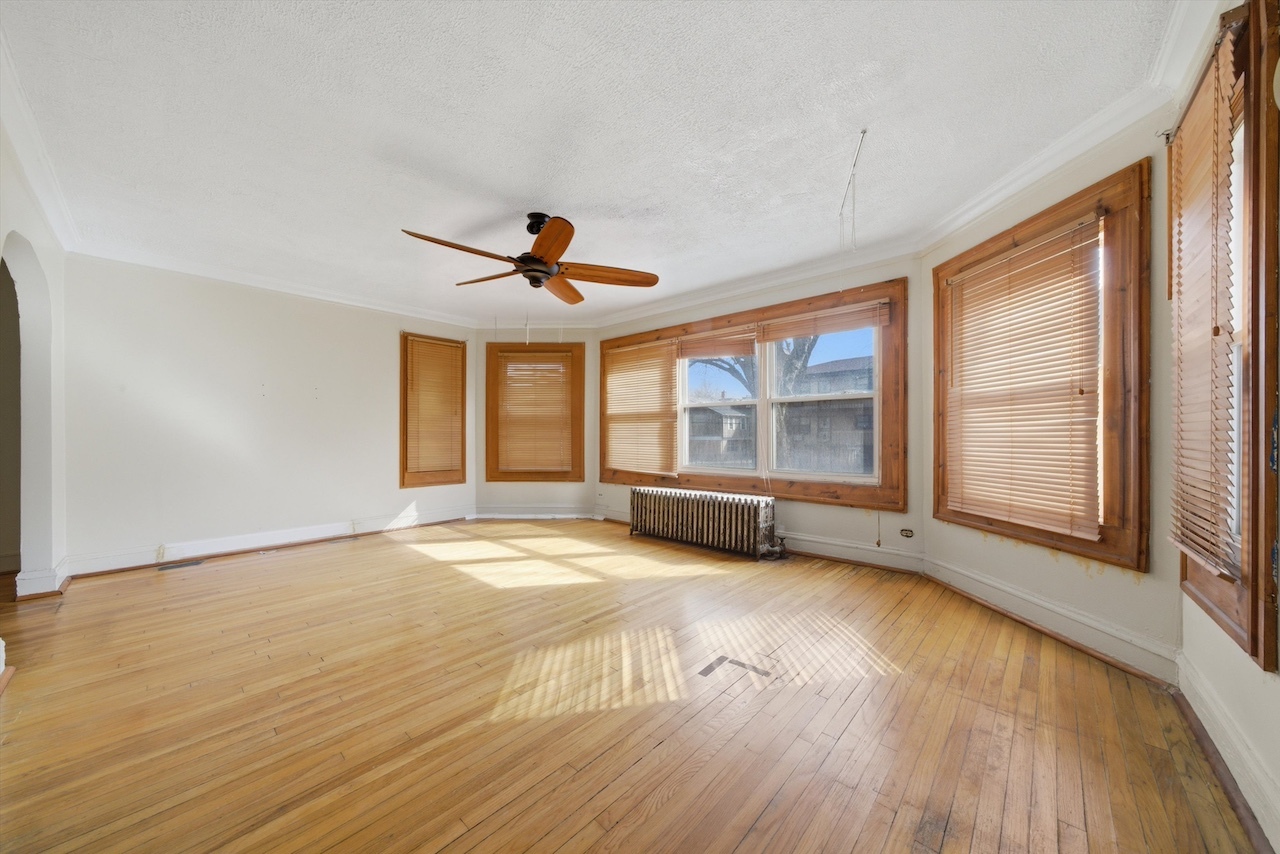 7960 South Phillips Avenue Chicago IL 60617