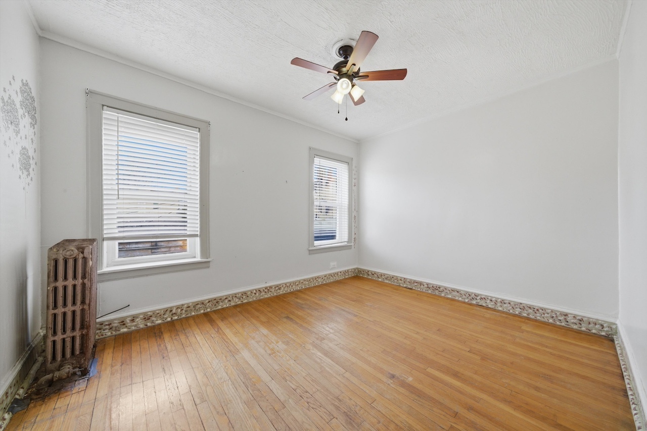 7960 South Phillips Avenue Chicago IL 60617