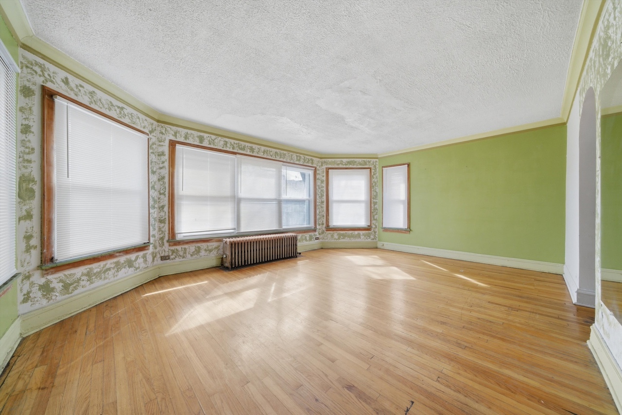 7960 South Phillips Avenue Chicago IL 60617