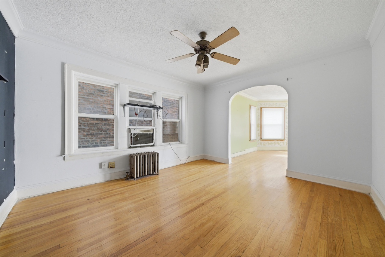 7960 South Phillips Avenue Chicago IL 60617