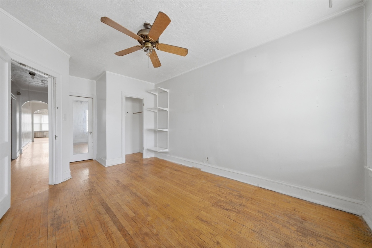 7960 South Phillips Avenue Chicago IL 60617