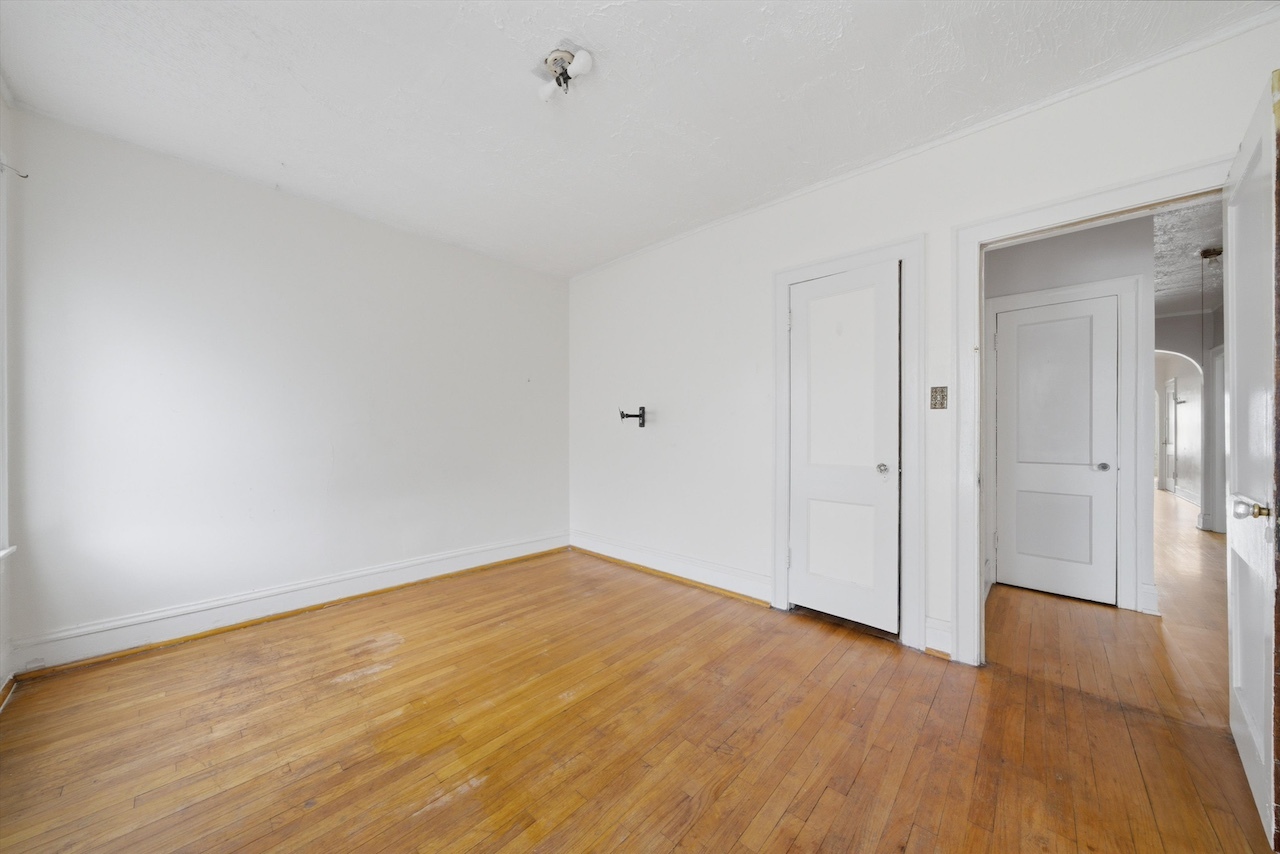 7960 South Phillips Avenue Chicago IL 60617