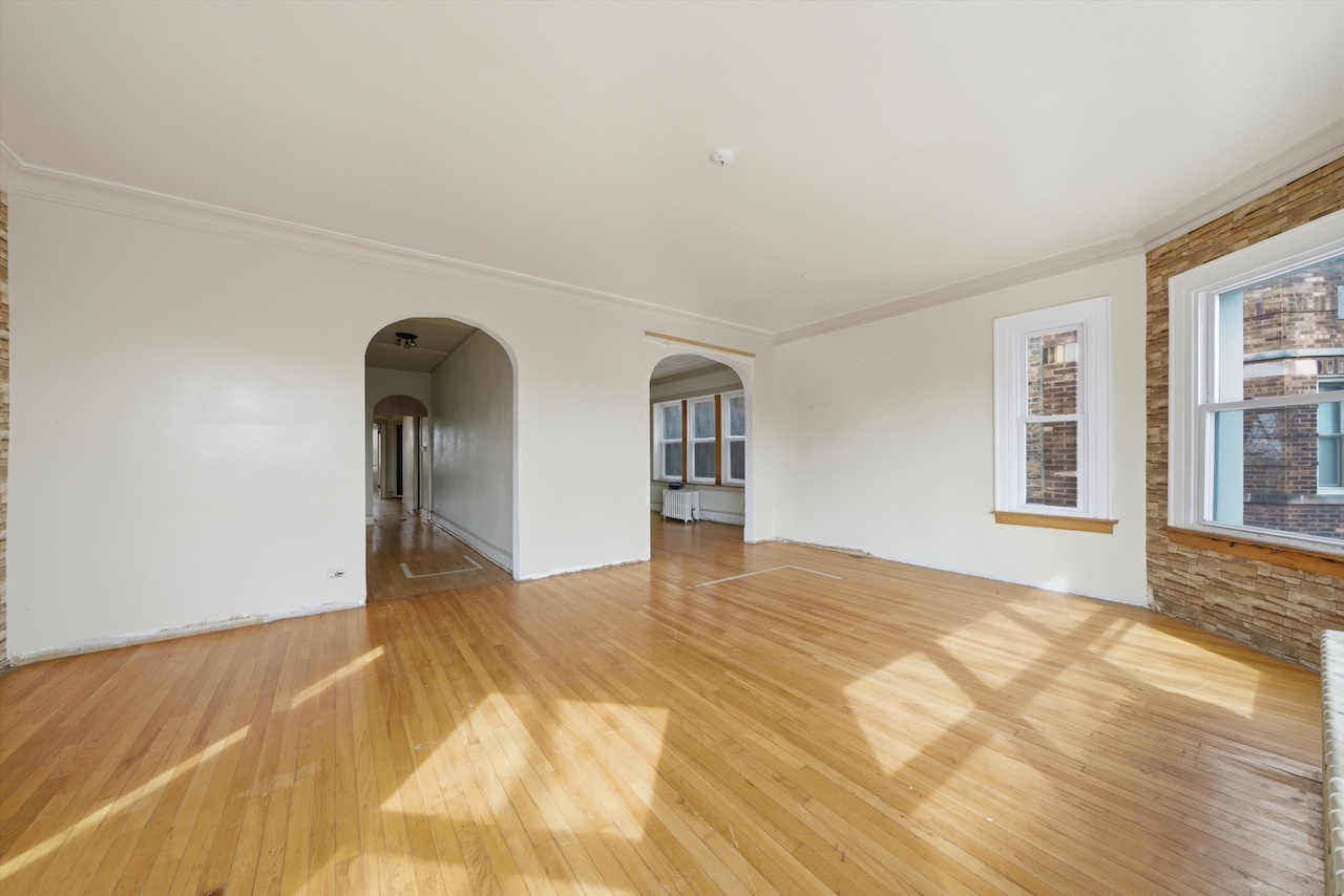 7960 South Phillips Avenue Chicago IL 60617