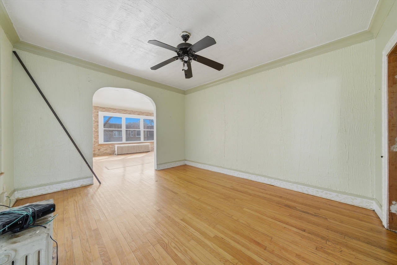 7960 South Phillips Avenue Chicago IL 60617
