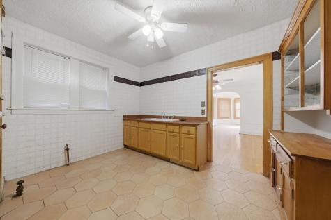 7960 South Phillips Avenue Chicago IL 60617