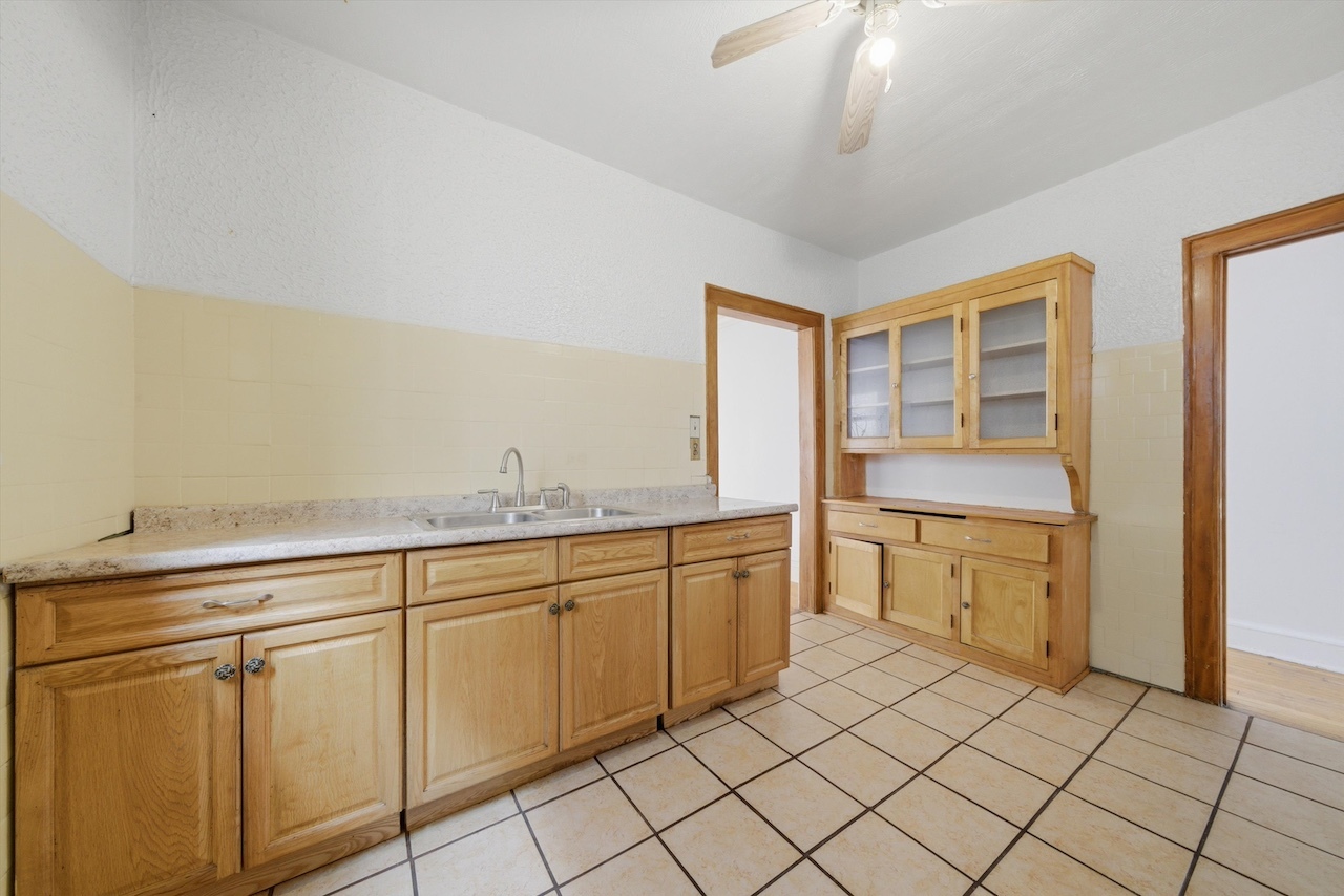 7960 South Phillips Avenue Chicago IL 60617