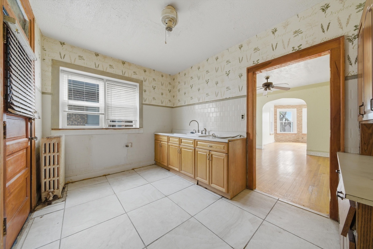 7960 South Phillips Avenue Chicago IL 60617