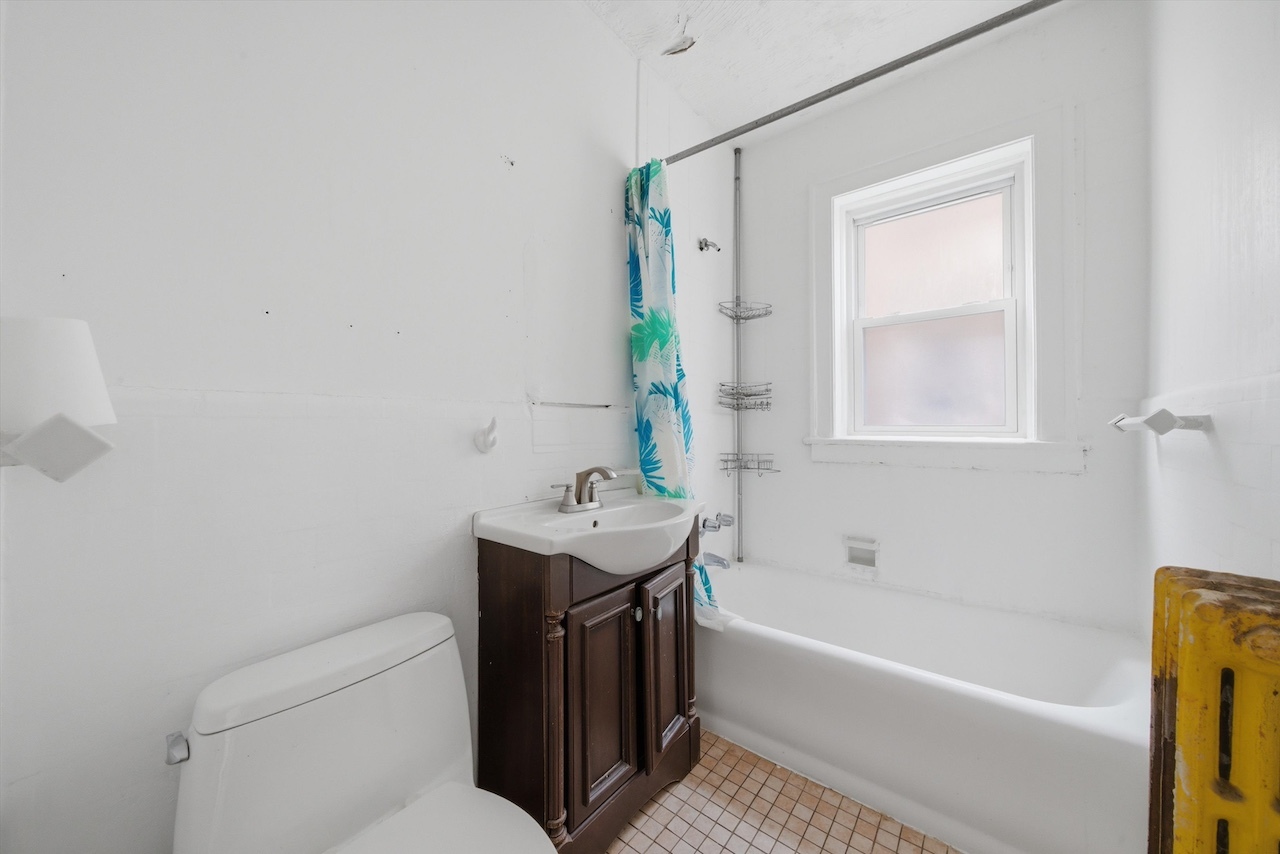 7960 South Phillips Avenue Chicago IL 60617