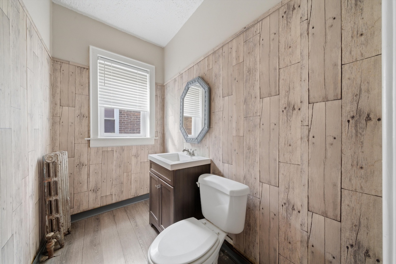 7960 South Phillips Avenue Chicago IL 60617