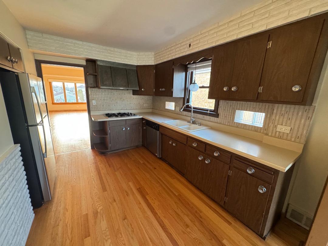 5805 North Merrimac Avenue Chicago IL 60646