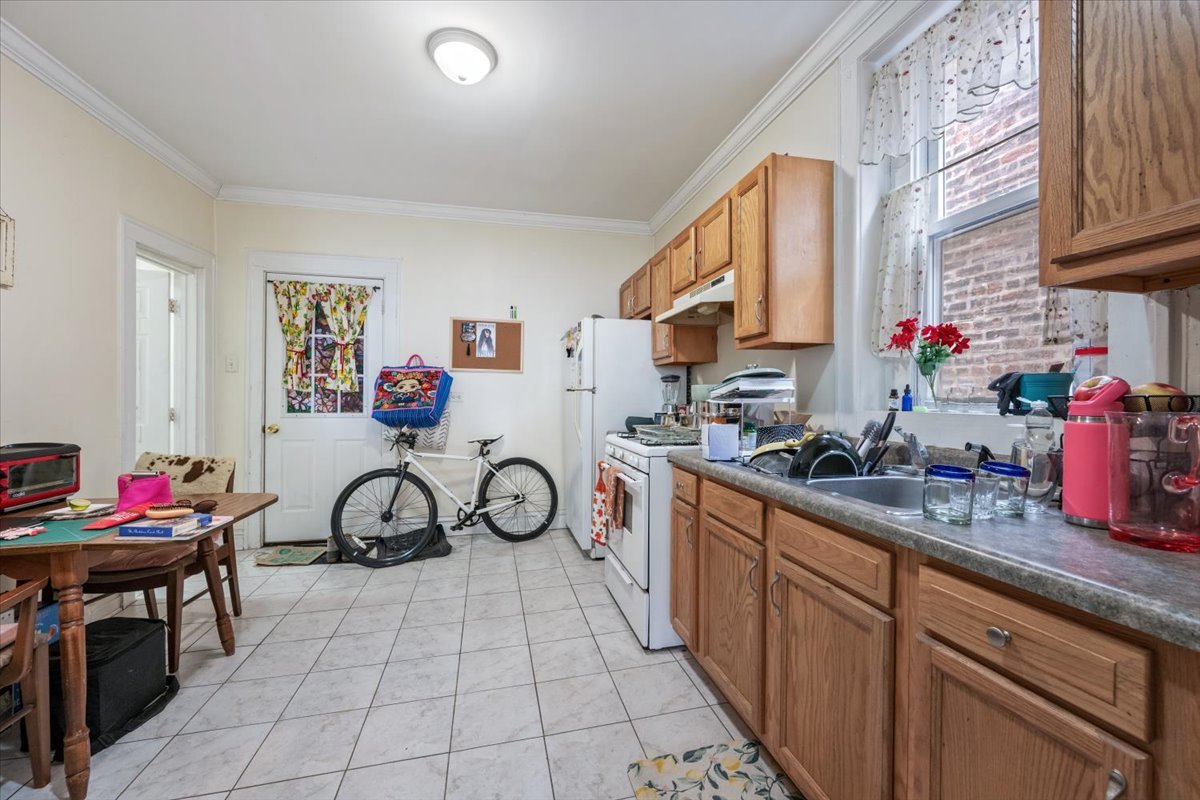 934 West 35th Place Chicago IL 60609
